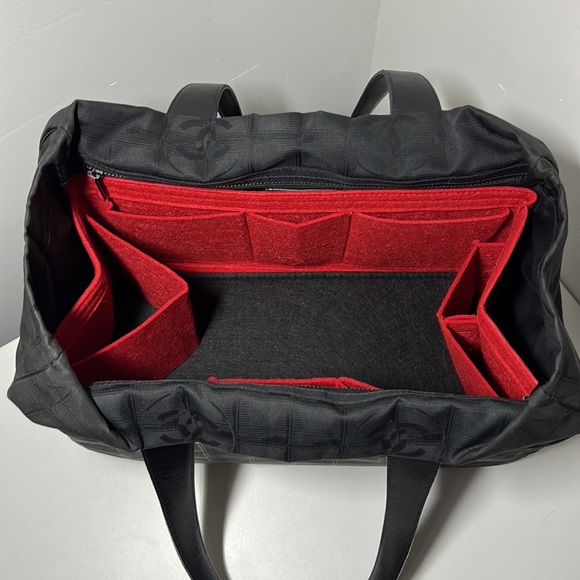 Chanel Tote - Picture 4 of 13